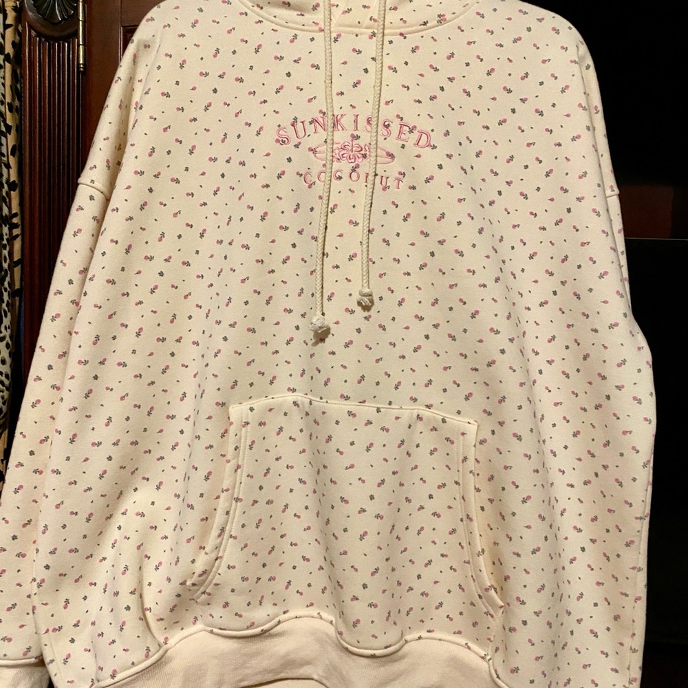 Sunkissed Coconut Toasted Cream Roses Hoodie with Embroidered Logo XL New